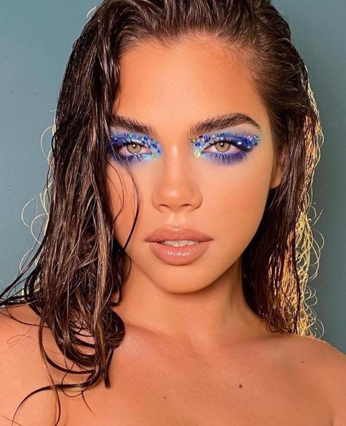 Blue eyeshadows : Η απόλυτη τάση ’90s στο μακιγιάζ επιστρέφει το καλοκαίρι του 2023