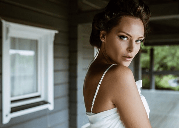 H Υβόννη Μπόσνιακ φόρεσε το μαγιό που όλες θα θέλαμε αυτό το καλοκαίρι – Η φοβερή απόχρωση και το απίθανο top