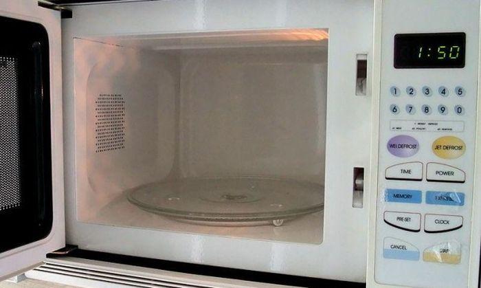 αρωματικά κεριά-υφάσματα-μαγειρικά σκεύη-και-καθαριστικά-που-προκαλούν-καρκίνο-