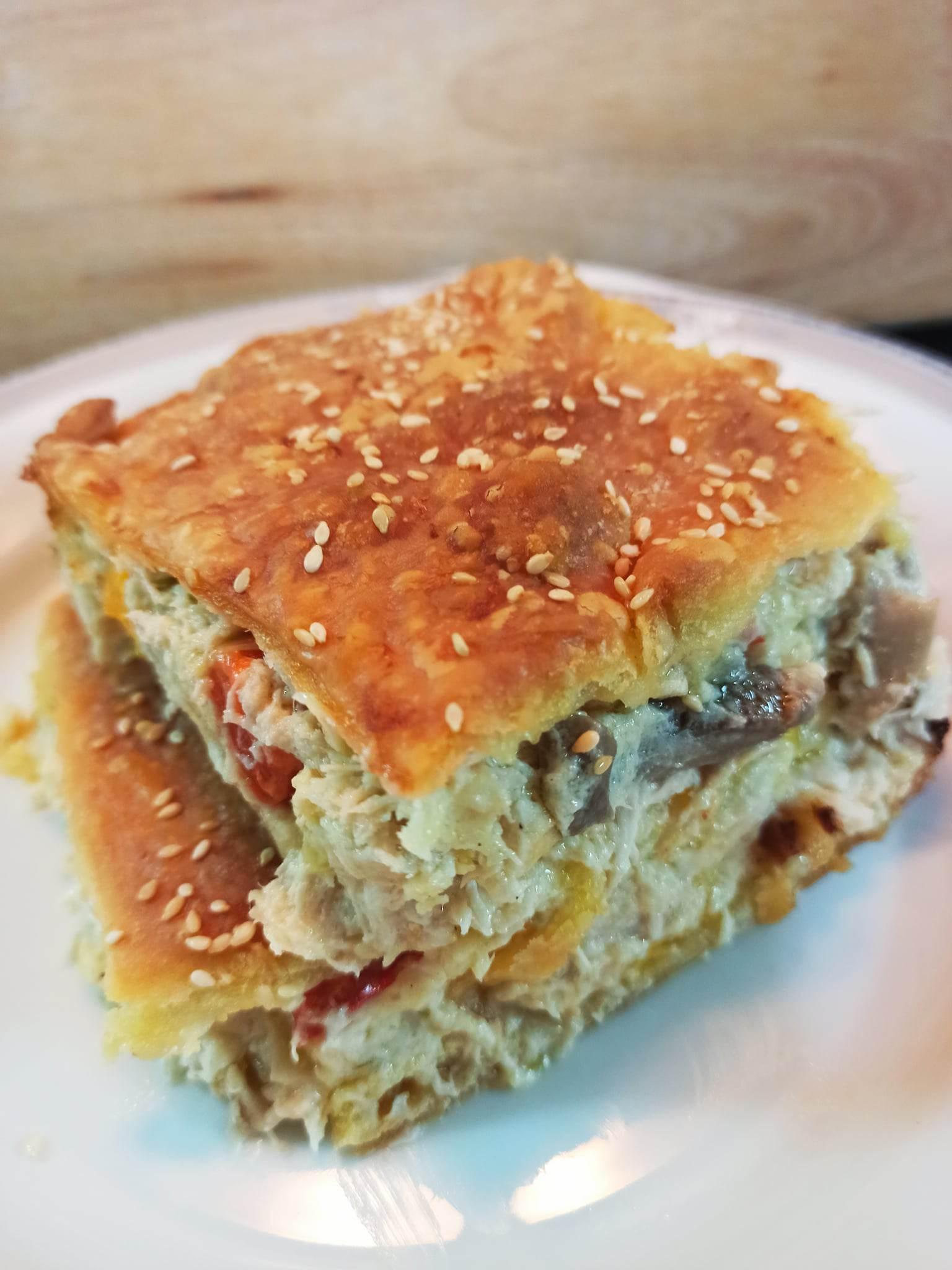 κοτόπιτα-με-μπεσαμέλ-και-φύλλο-κουρού-συνταγή-