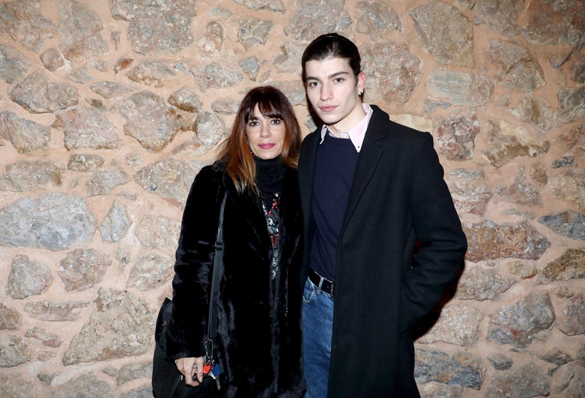 Μαύρο Ρόδο: Η φωτογραφία της Κασσιανής  με τον γιο της