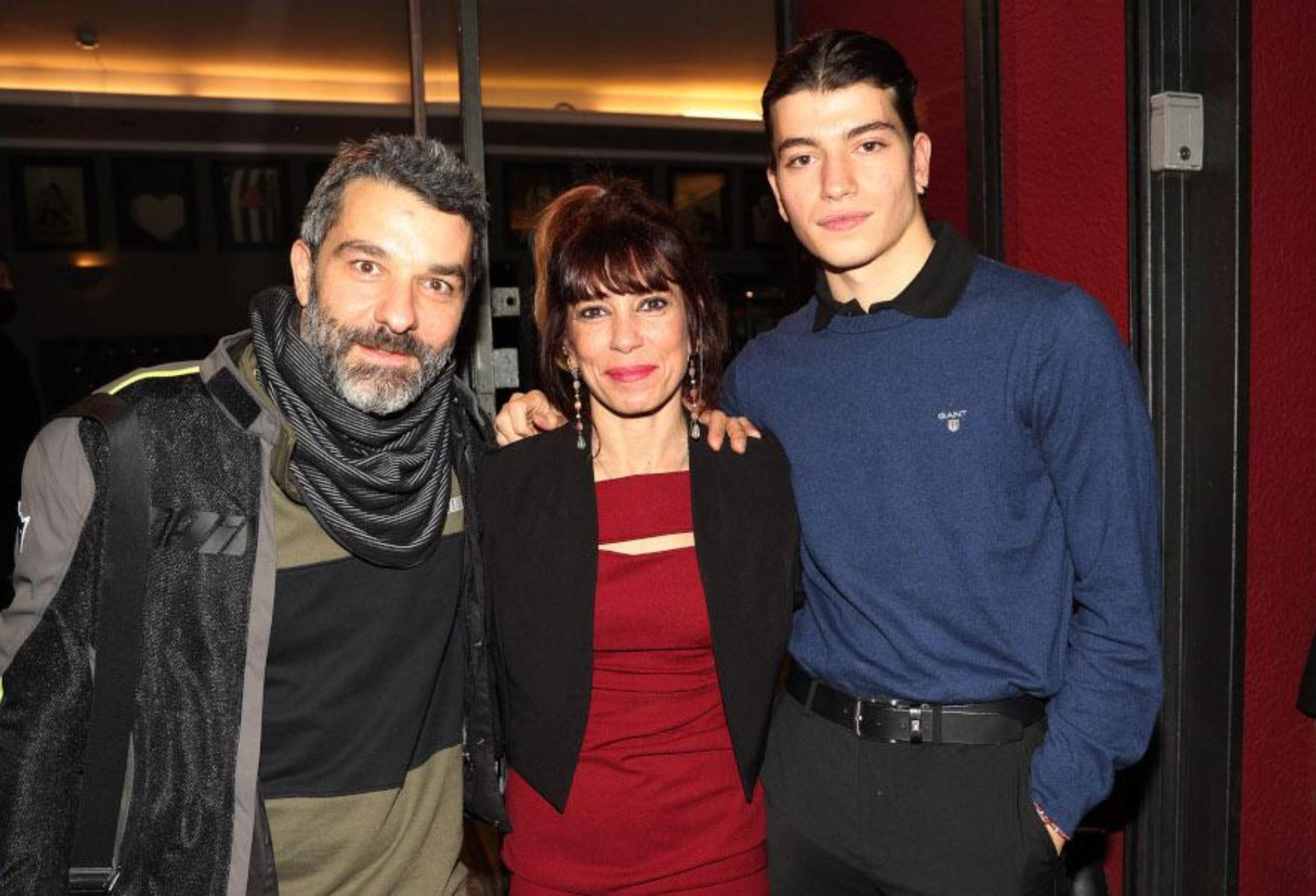 Μαύρο Ρόδο: Η φωτογραφία της Κασσιανής  με τον γιο της