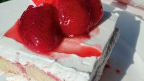 λευκή-τούρτα-με-φράουλες-συνταγή-