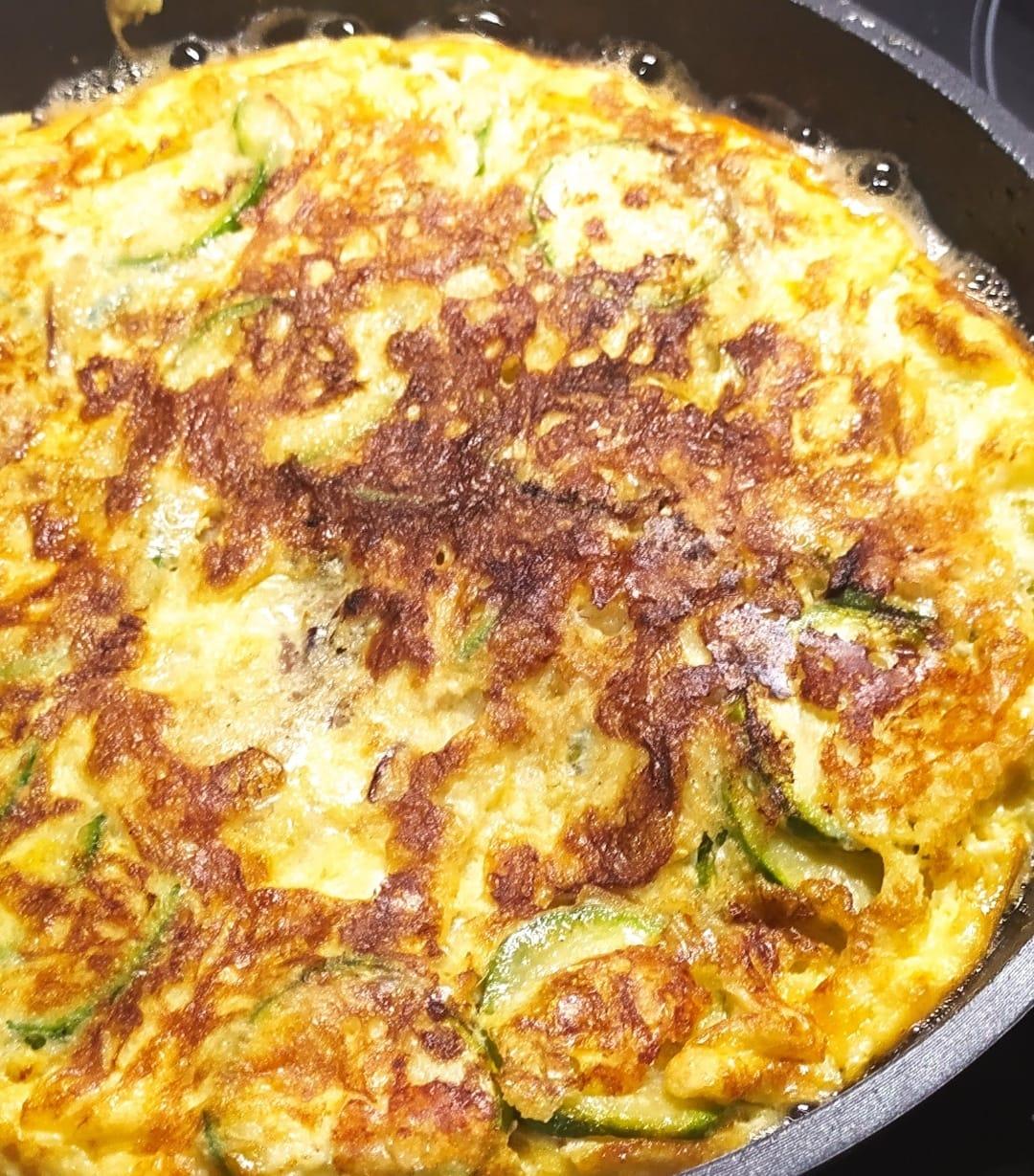 ομελέτα-με-κολοκυθάκια-συνταγή-