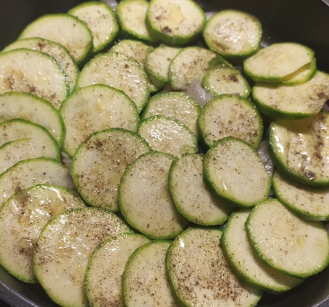 ομελέτα-με-κολοκυθάκια-συνταγή-