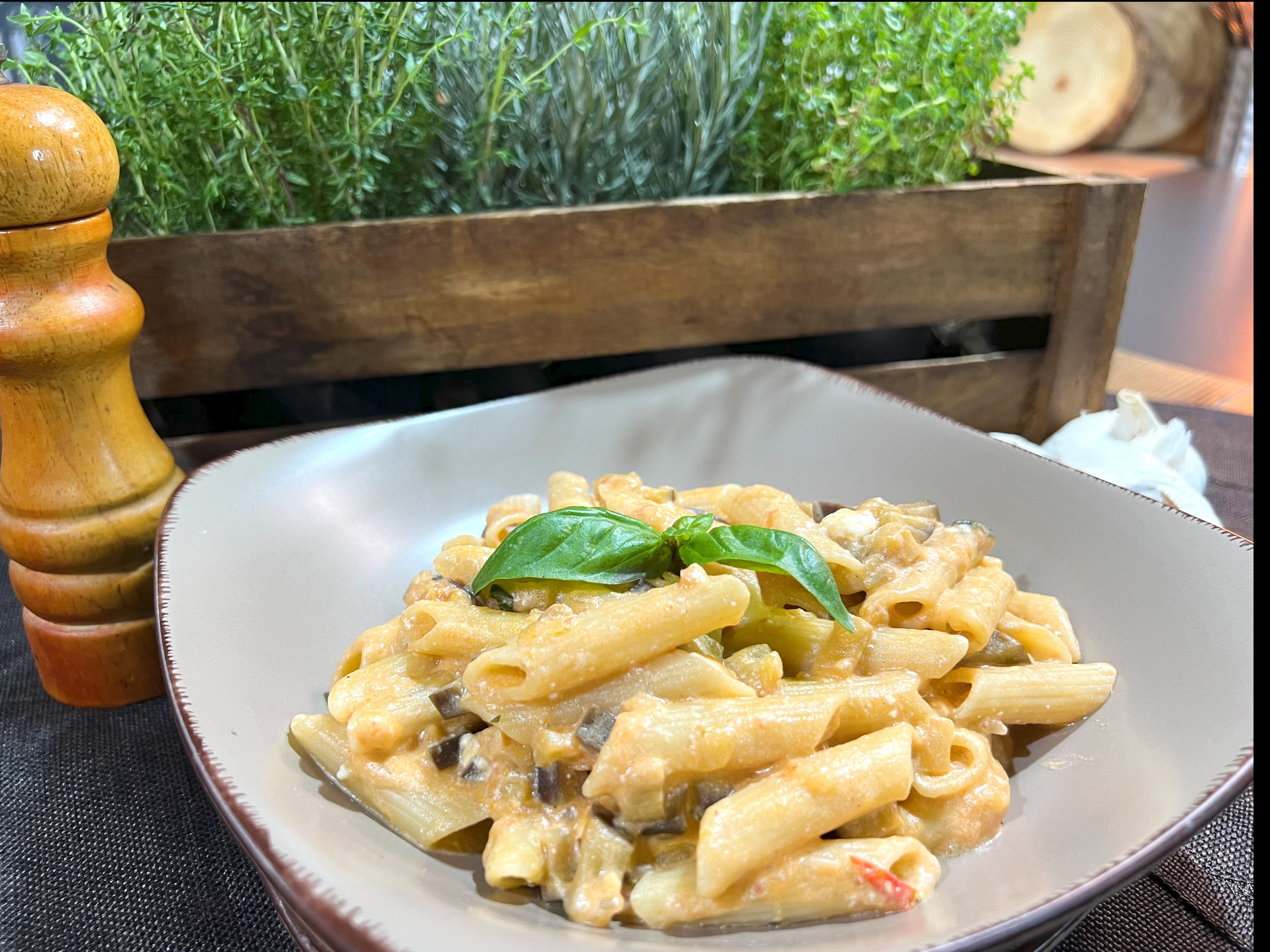 μακαρονάδα-με-μελιτζάνες-και-φέτα-συνταγή-