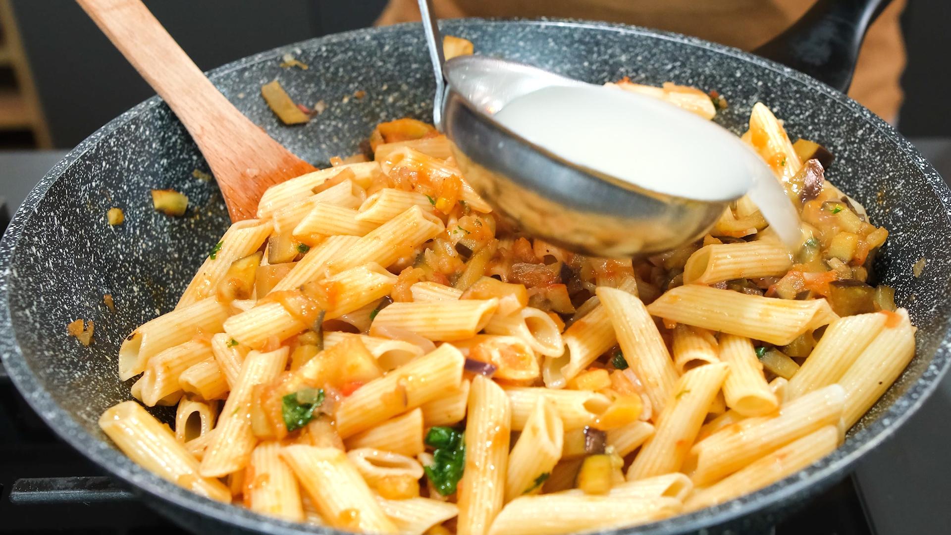 μακαρονάδα-με-μελιτζάνες-και-φέτα-συνταγή-