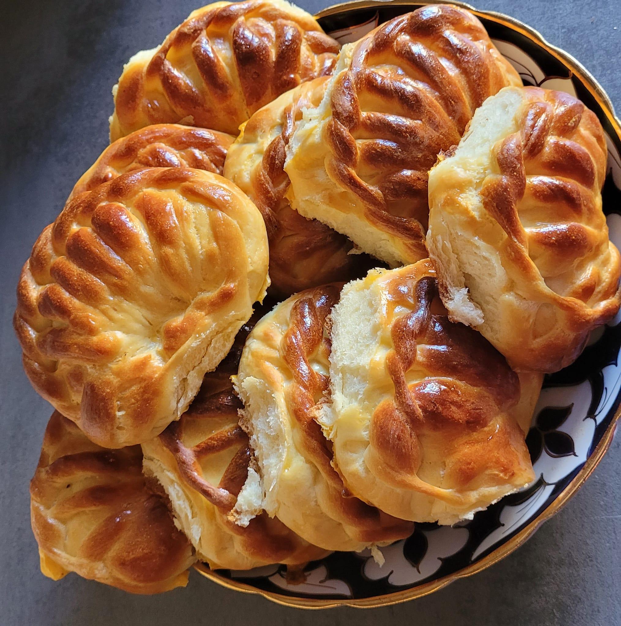 σταφιδόψωμα-με-μυζήθρα-γλυκιά-συνταγή-