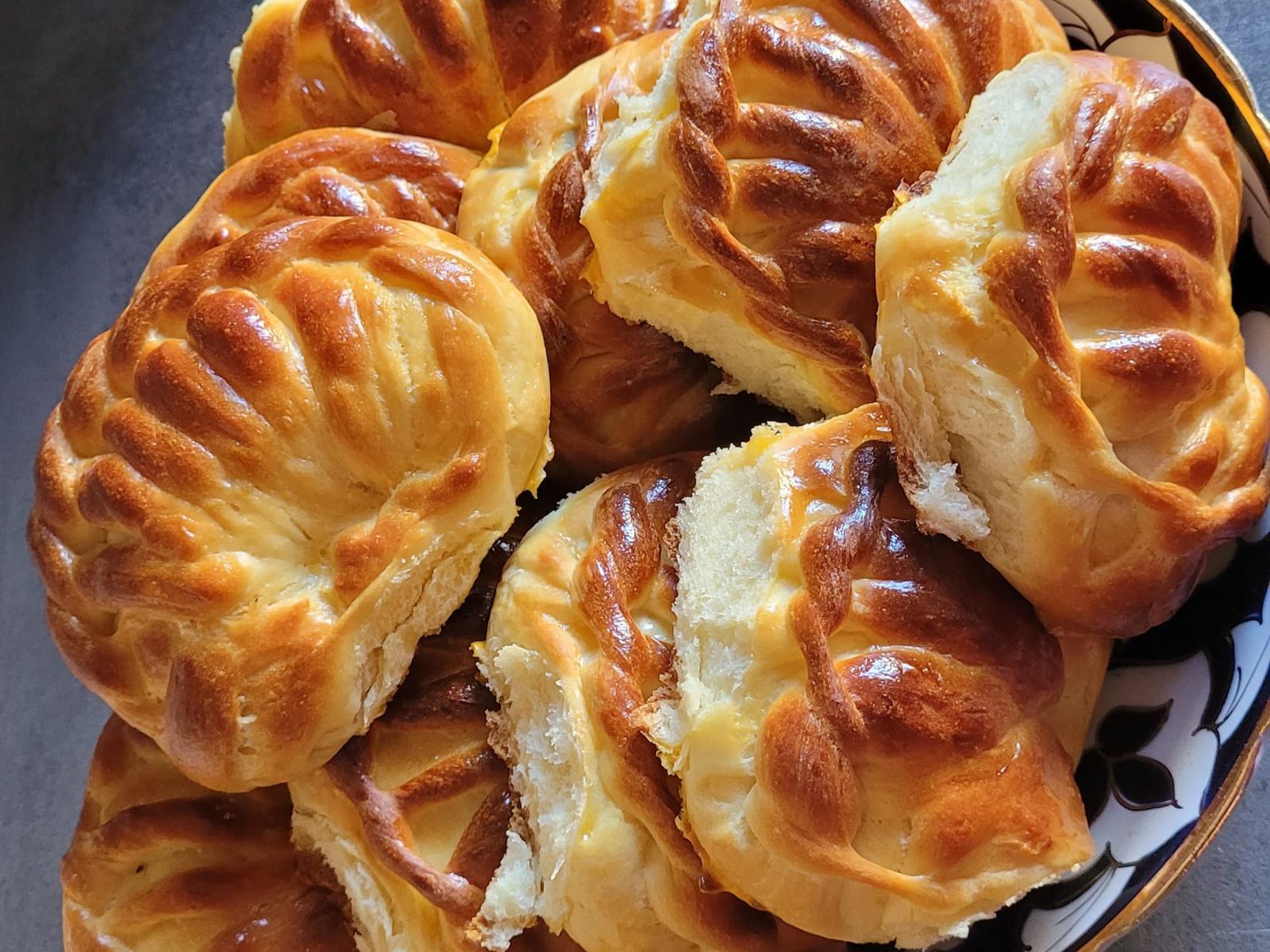 σταφιδόψωμα-με-μυζήθρα-γλυκιά-συνταγή-