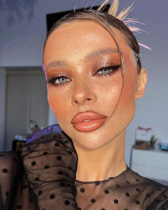 Ιδέες για καλοκαιρινό μακιγιάζ που θα τονίσει το μαύρισμά σου