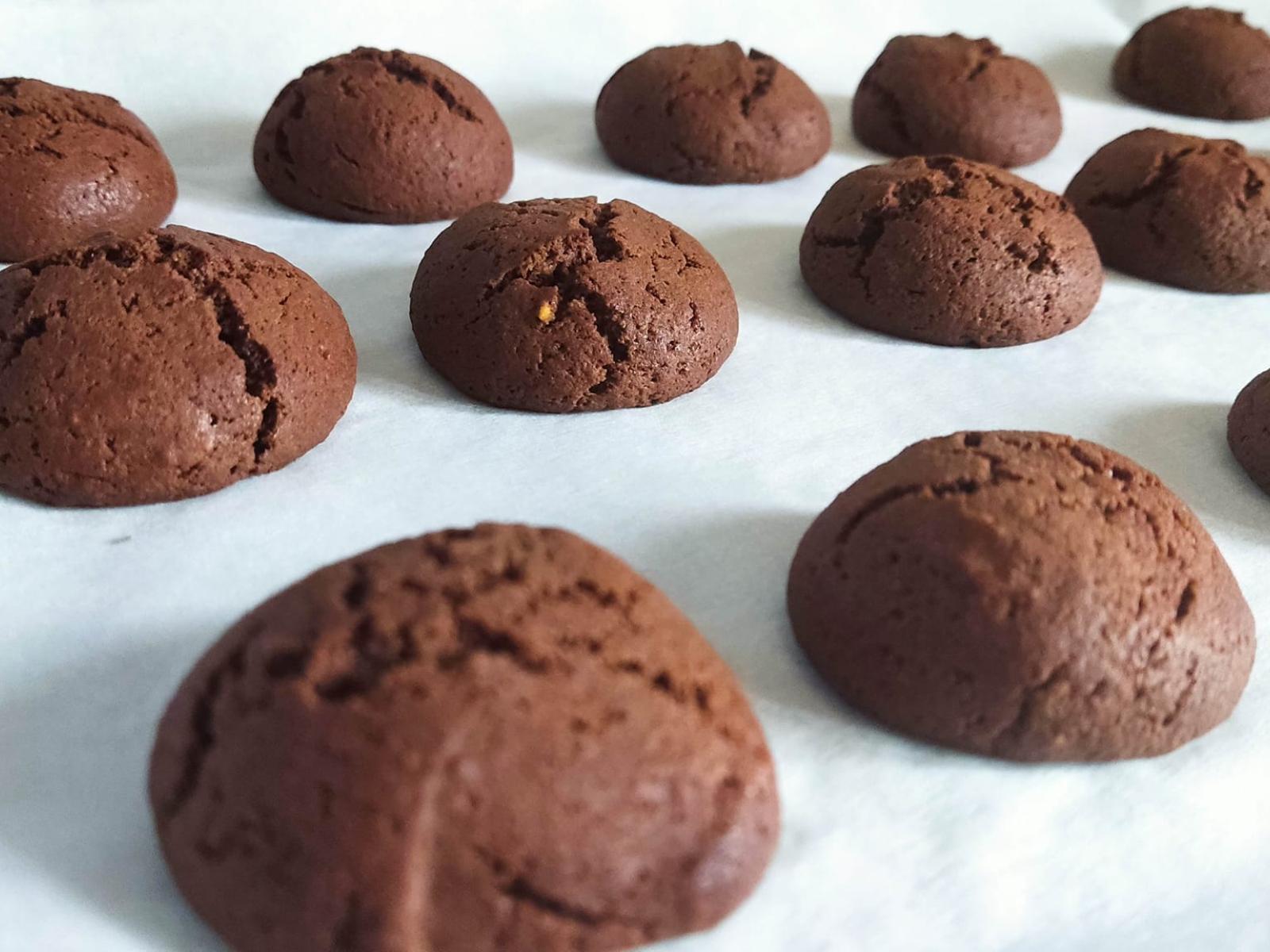 Κουλουράκια σοκολάτας με τρία υλικά χωρίς ζάχαρη