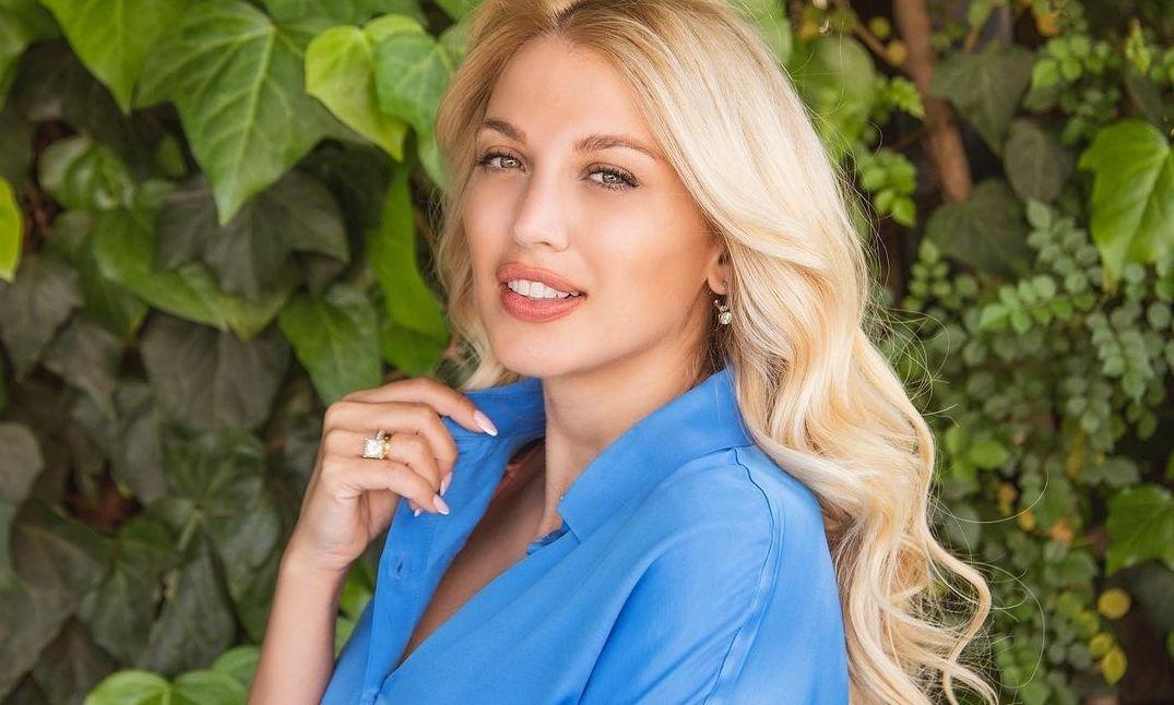 Κωνσταντίνα Σπυροπούλου : Φόρεσε το TOP μαγιό του καλοκαιριού – Θα το λατρέψεις