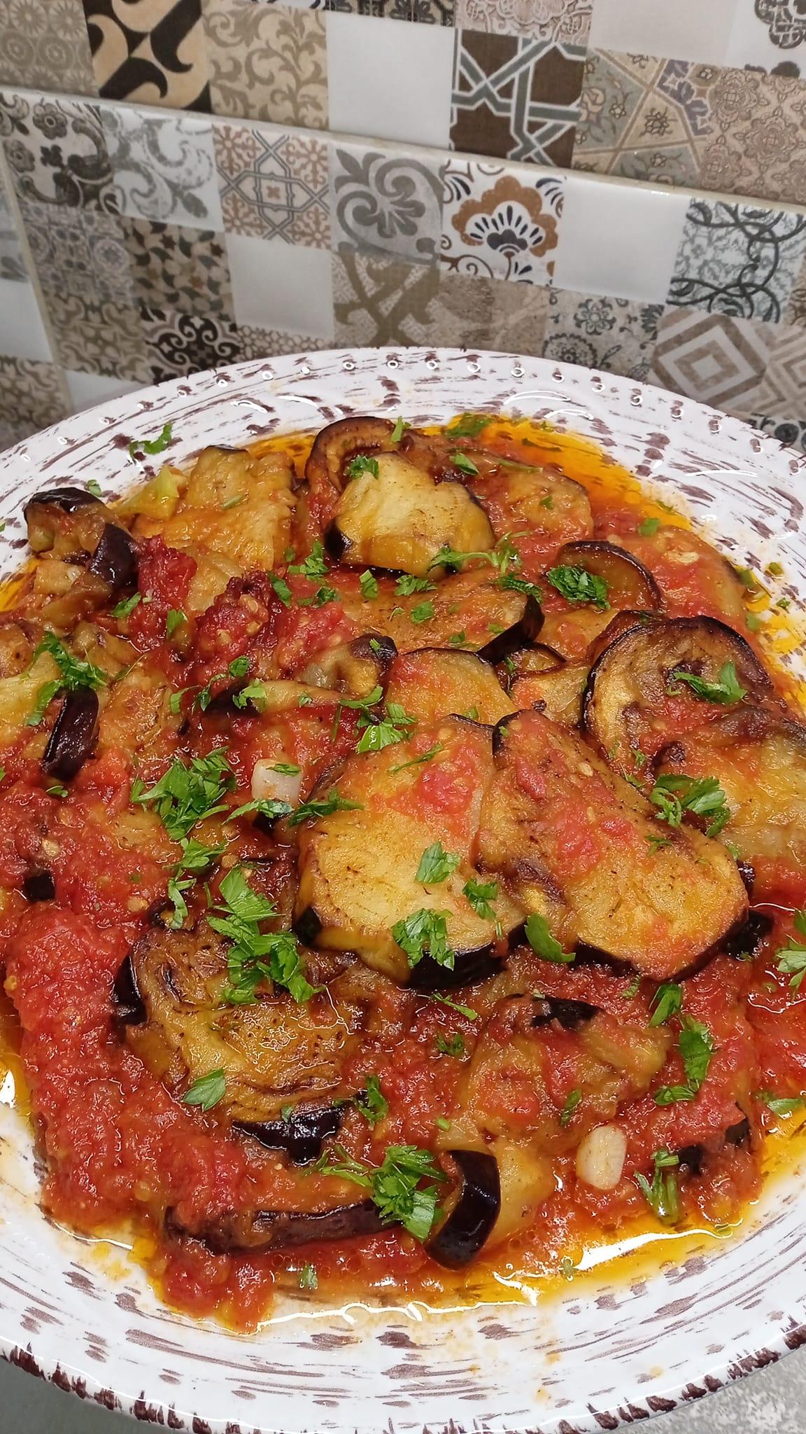 μελιτζάνες-με-σάλτσα-συνταγή-