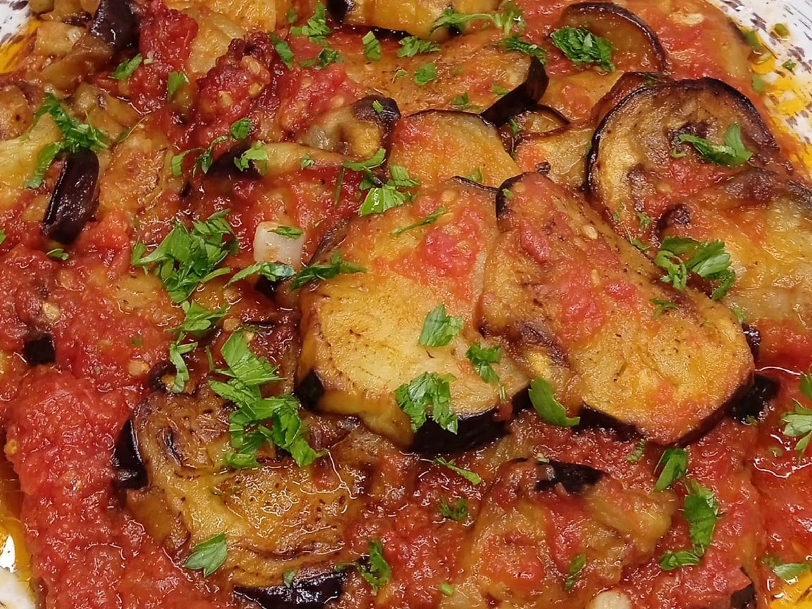μελιτζάνες-με-σάλτσα-συνταγή-