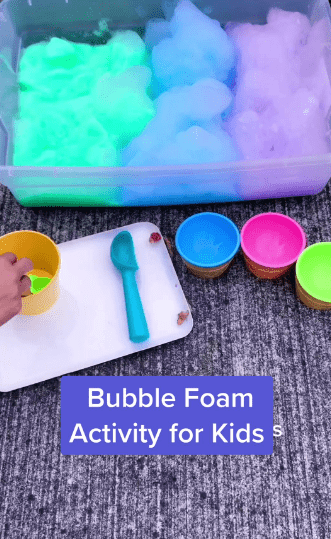 καλοκαιρινό-παιχνίδι-που-αναπτύσσει-τις-αισθήσεις-παγωτό-από-σαπουνάδα-TikTok-