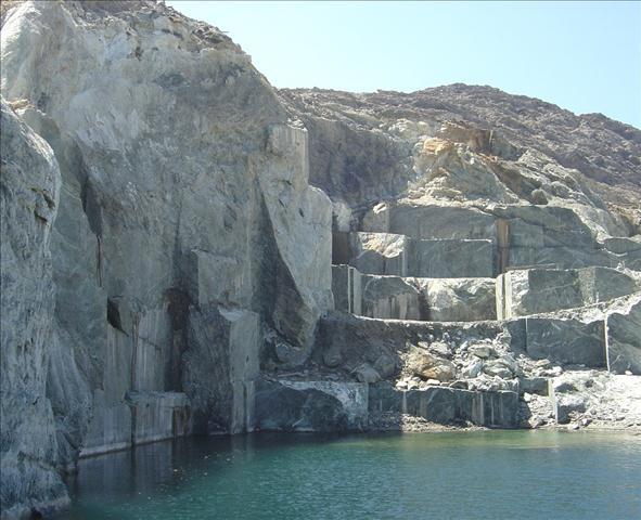 Πράσινο Λατομείο-φυσική-πισίνα-στην-Τήνο-