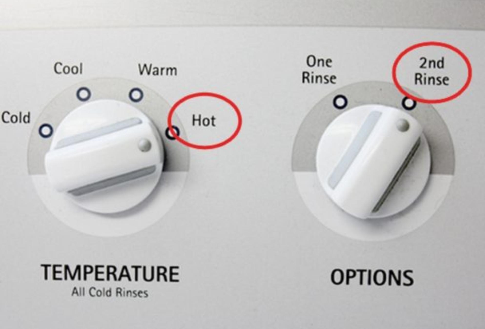 Γαριασμένα και Κιτρινισμένα μαξιλάρια: Πως θα τα κάνετε κάτασπρα ξανά