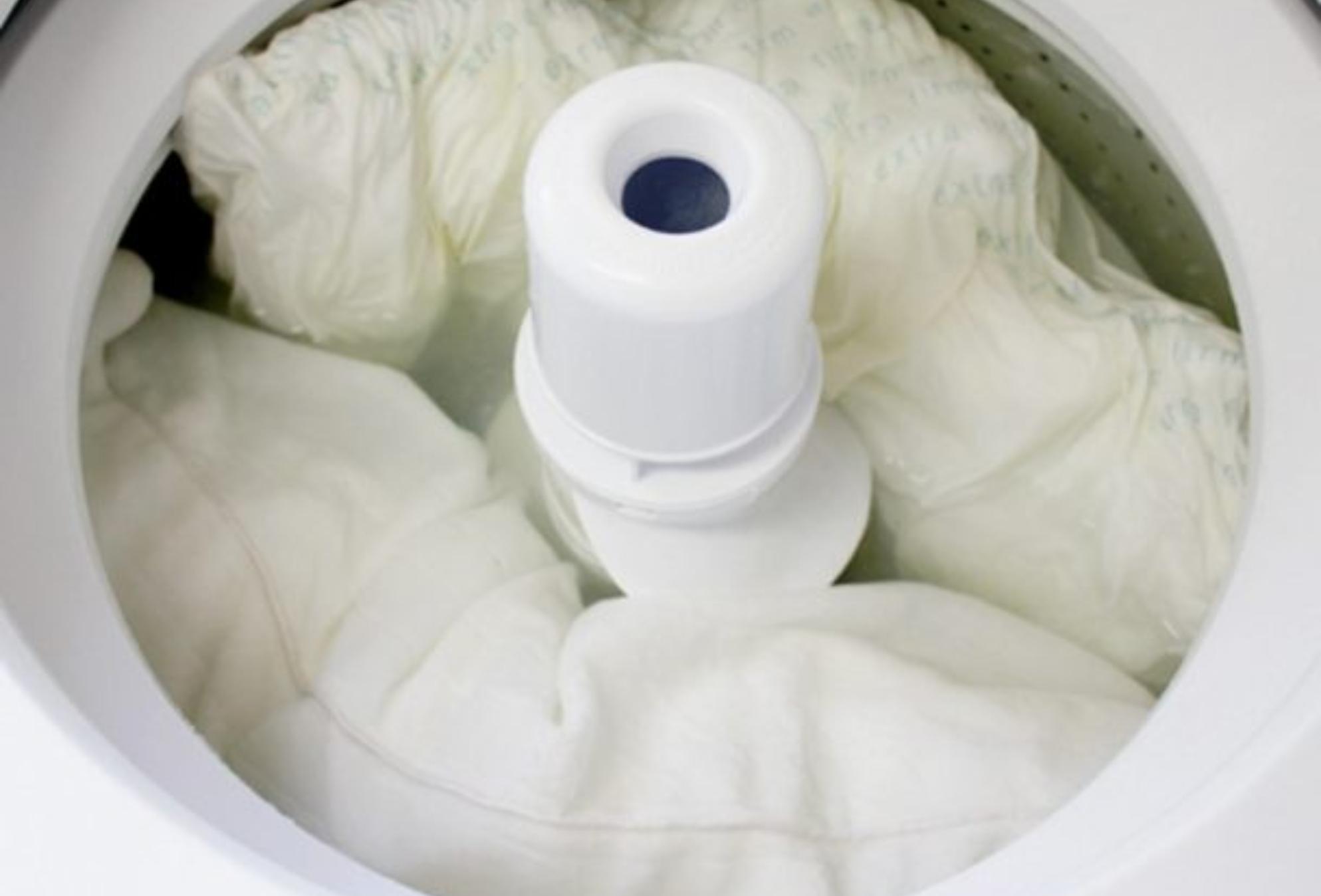 Γαριασμένα και Κιτρινισμένα μαξιλάρια: Πως θα τα κάνετε κάτασπρα ξανά