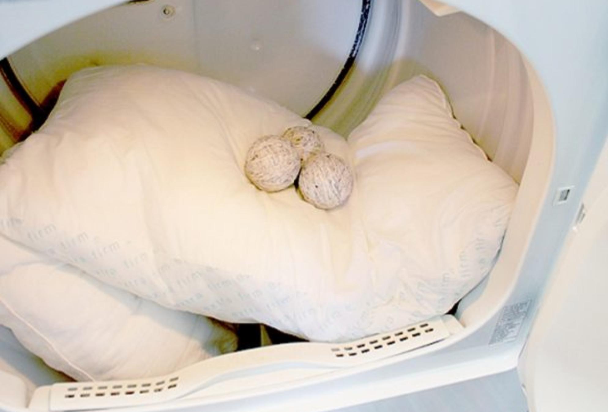 Γαριασμένα και Κιτρινισμένα μαξιλάρια: Πως θα τα κάνετε κάτασπρα ξανά