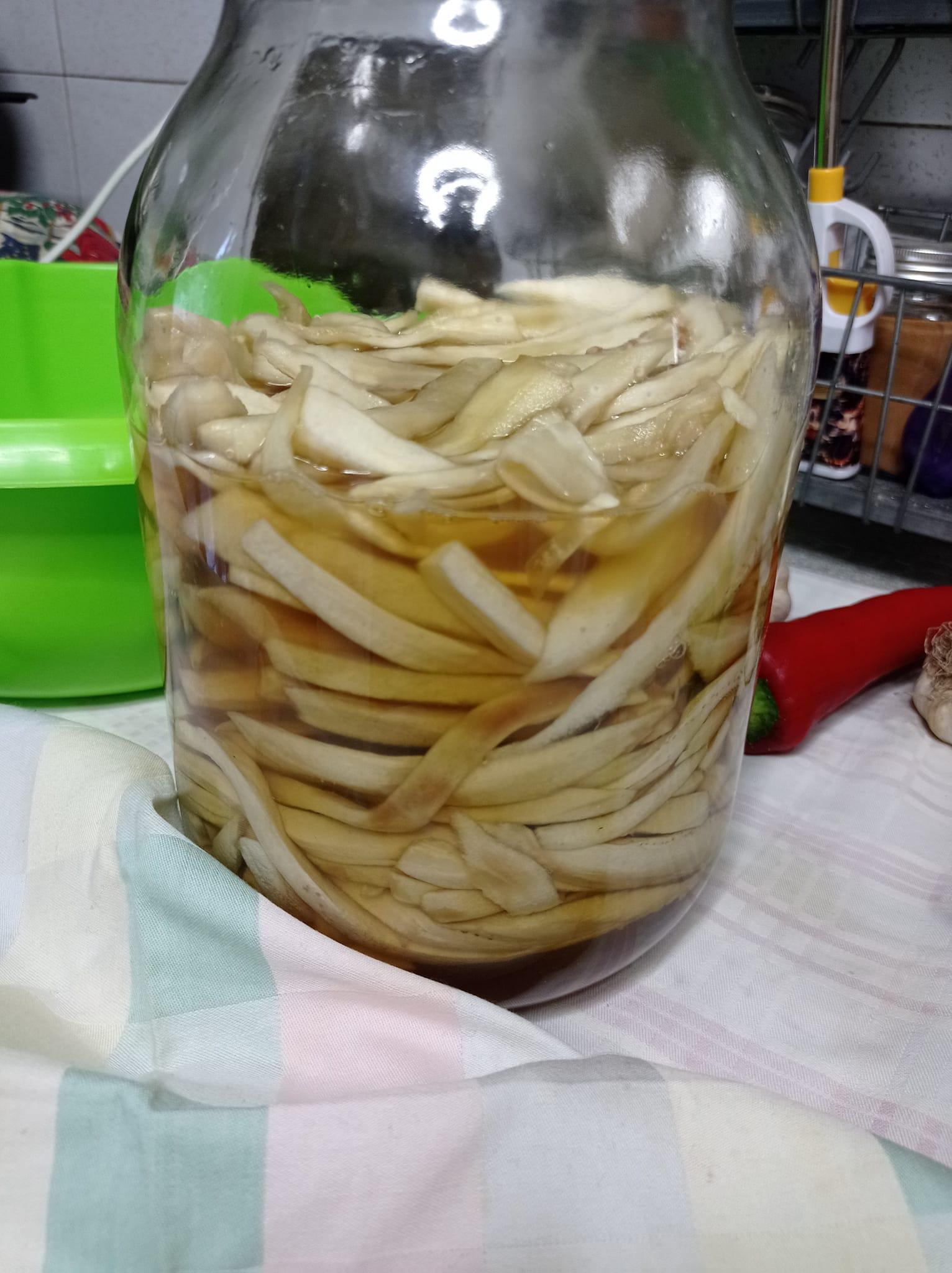 σκορδάτες-μελιτζάνες-στο-βάζο-συνταγή-