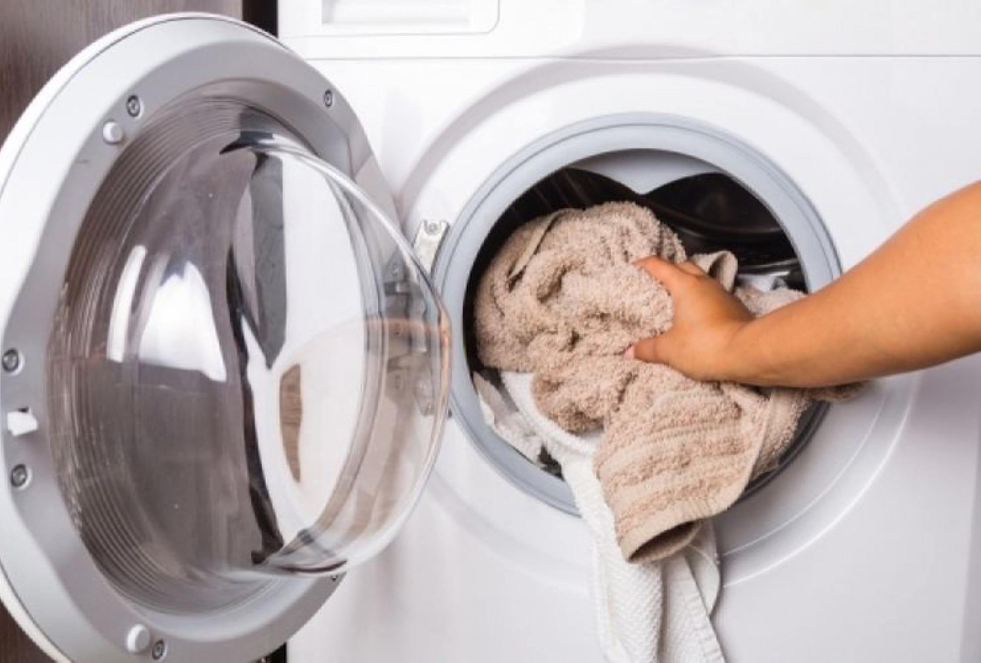 Θέλεις τα ρούχα σου να μυρίζουν φρεσκάδα και καθαριότητα; Δες πώς θα το πετύχεις με απλά βήματα