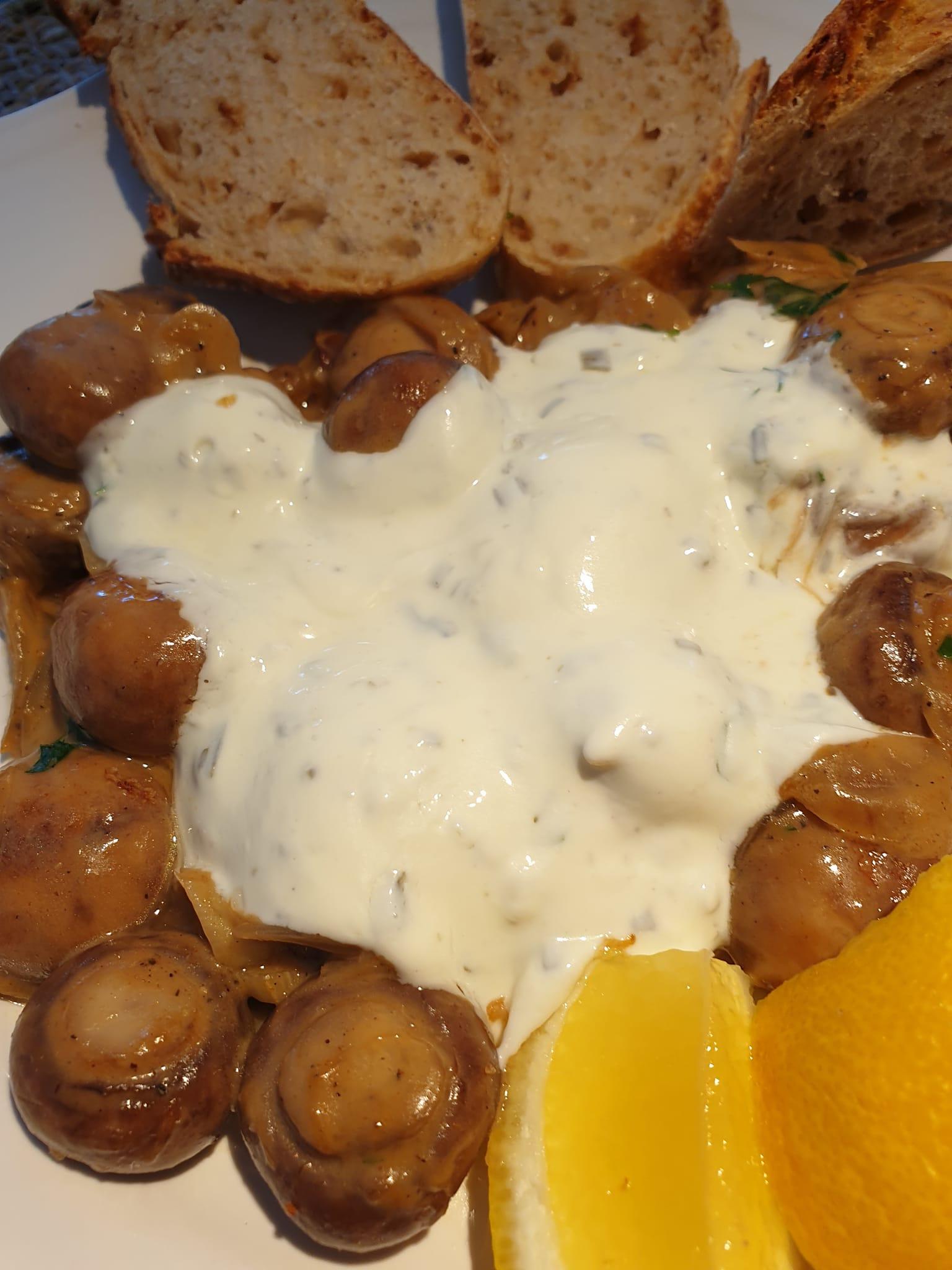 μανιτάρια-σκορδάτα-με-κρέμα γάλακτος-συνταγή- μανιτάρια-σκορδάτα-με-κρέμα γάλακτος-συνταγή-