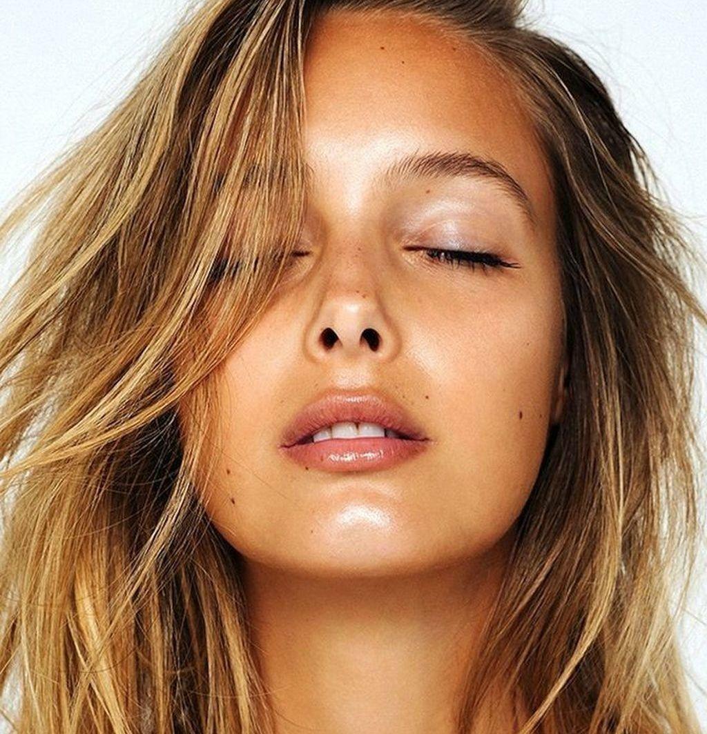 Fresh makeup : Αυτό το μακιγιάζ που πρέπει να υιοθετήσεις στις καλοκαιρινές σου διακοπές