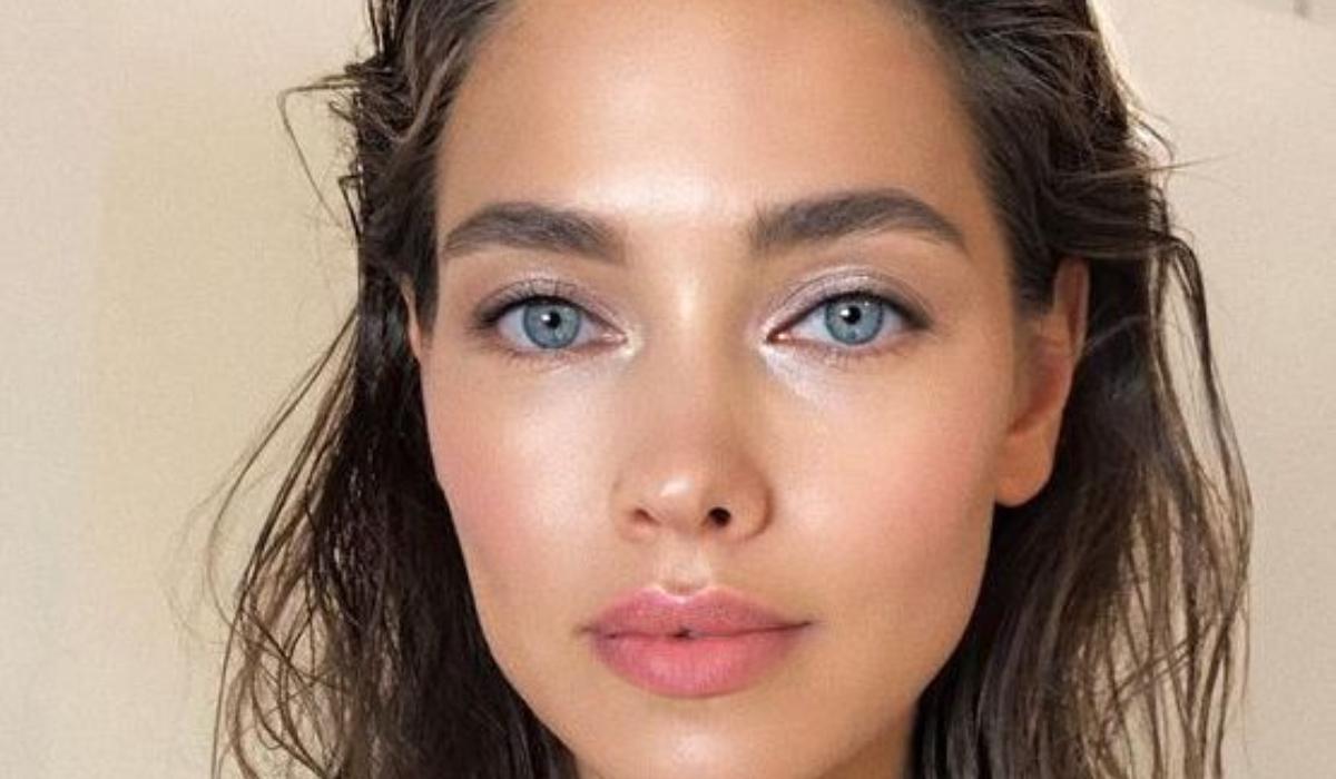 Fresh makeup : Αυτό το μακιγιάζ που πρέπει να υιοθετήσεις στις καλοκαιρινές σου διακοπές