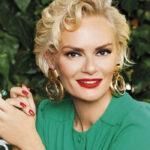 Έλενα Χριστοπούλου : Το bodycon φόρεμά της είναι εκείνο που πρέπει να αποκτήσεις  στις εκπτώσεις