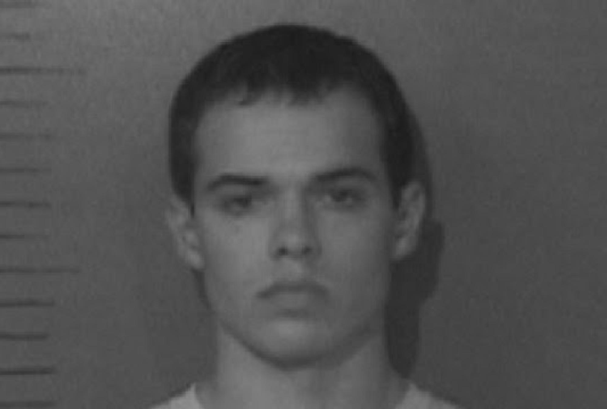 Πάρις Μπένετ: Ένας δαίμονας που φλεγόταν – Το τέρας που ζούσε στο κορμί ενός παιδιού