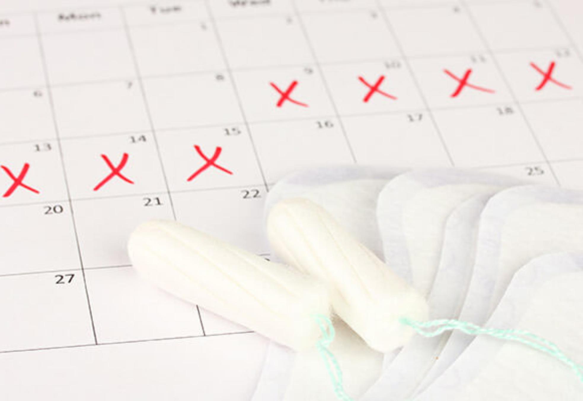 Θα αδιαθετήσετε στις διακοπές; Ασφαλής και αποτελεσματικοί τρόποι για να καθυστερήσετε την περίοδό σας