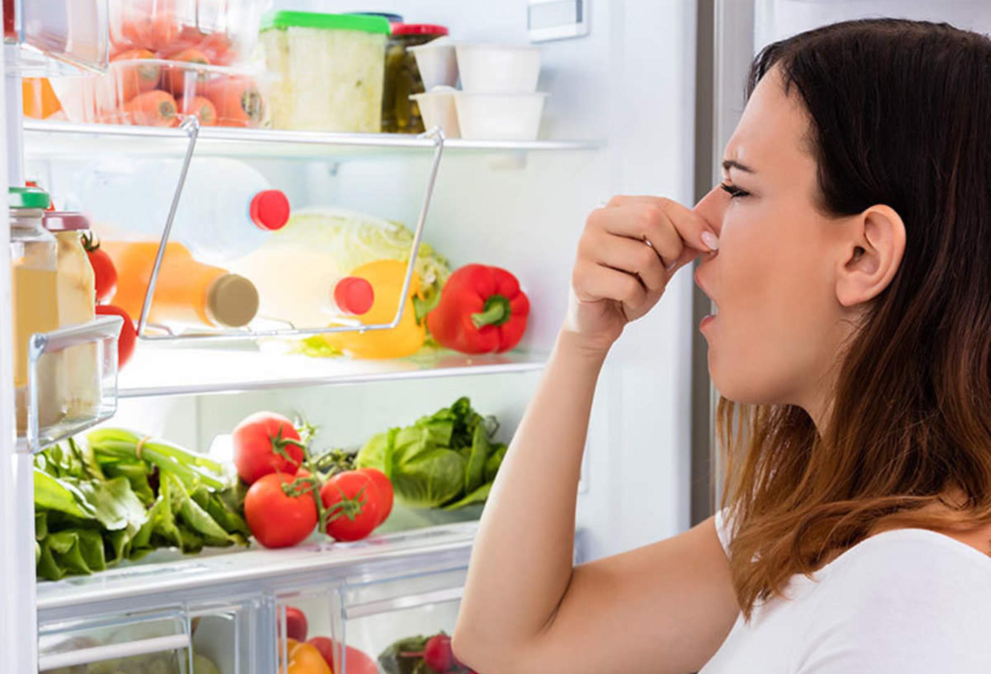 Βρωμιά μικρόβια και άσχημες μυρωδιές στην κουζίνα – Το μαγικό υλικό που θα σας απαλλάξει εύκολα και γρήγορα 