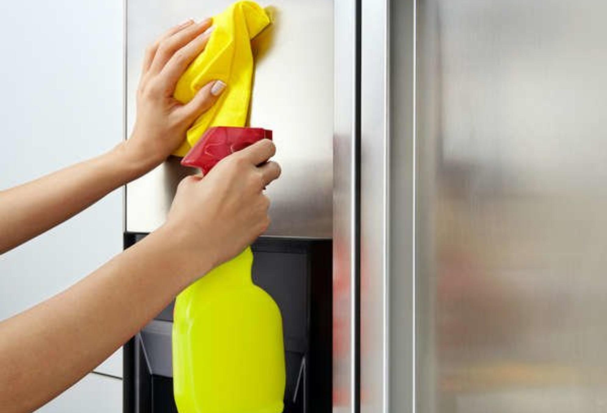 Βρωμιά μικρόβια και άσχημες μυρωδιές στην κουζίνα – Το μαγικό υλικό που θα σας απαλλάξει εύκολα και γρήγορα 