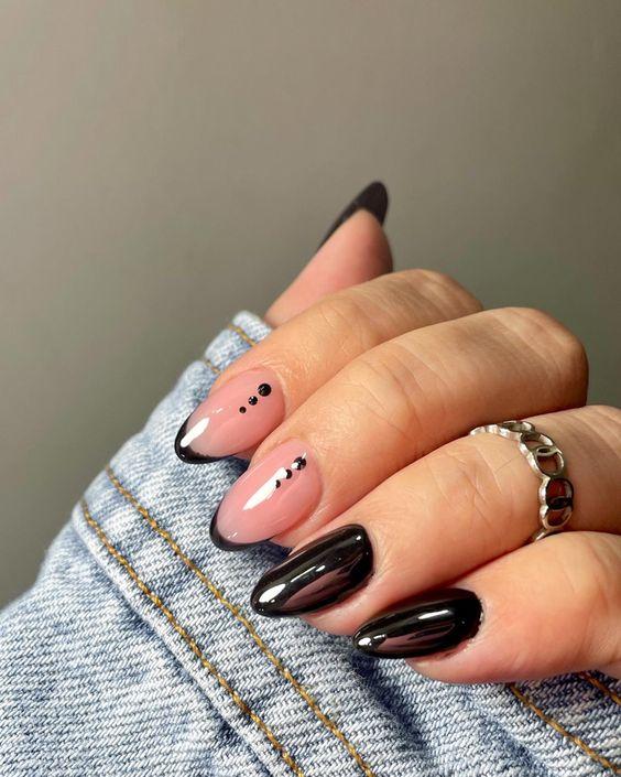 μαύρα-μεταλλικά-νύχια-με-τελίτσες-ιδέες-