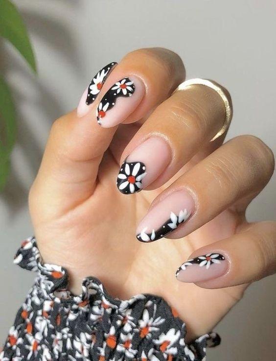 ιδέες-για-μαύρο-μανικιούρ-Καλοκαίρι 2023-