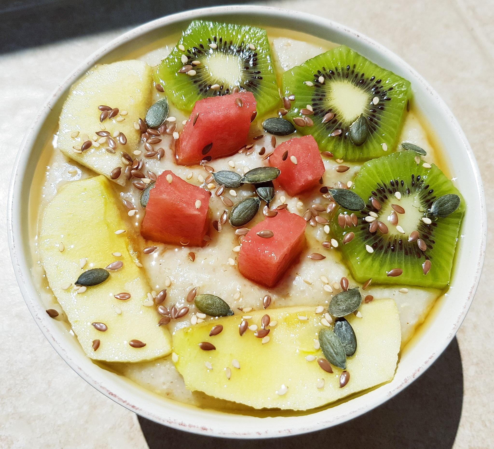 κρέμα βρώμης-με-καρπούζι-ακτινίδιο-και-μήλο-συνταγή-