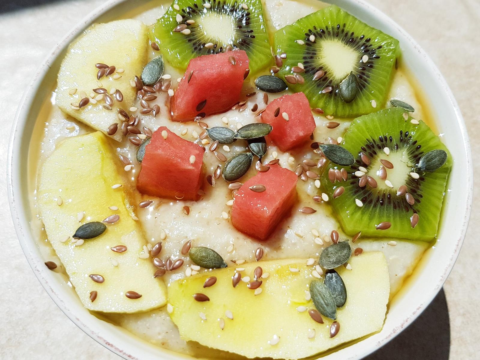 κρέμα βρώμης-με-καρπούζι-ακτινίδιο-και-μήλο-συνταγή-