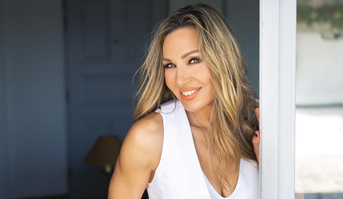 Ελένη Πετρουλάκη: Την αποθεώνουμε με το glam παγετένιο μπικίνι που φόρεσε