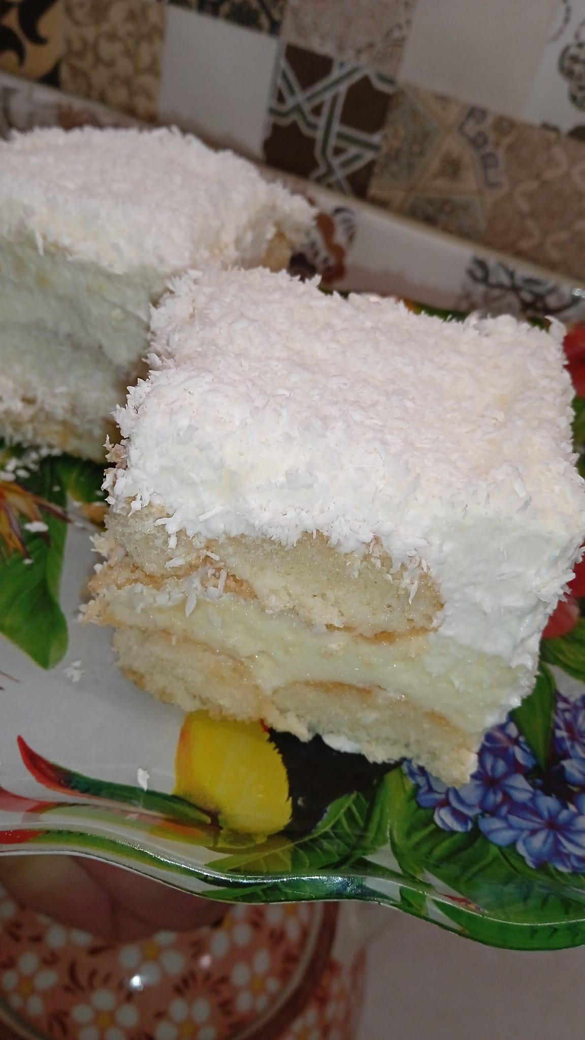 γλυκό-ψυγείου-με-καρύδα-και-σαβαγιάρ-συνταγή-