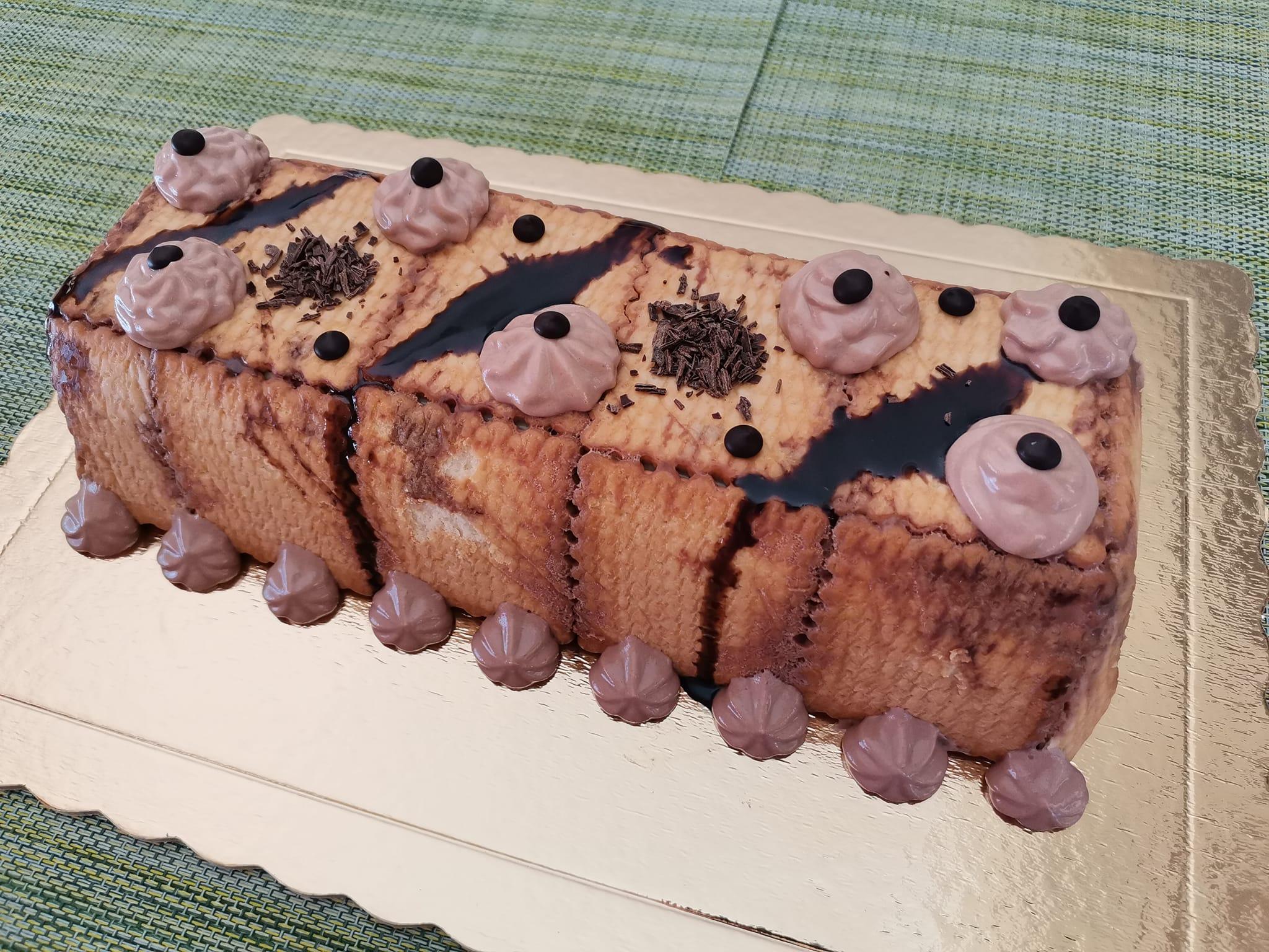 κορμός-με-σοκολάτα-και-μπισκότα-σε-φόρμα-συνταγή-