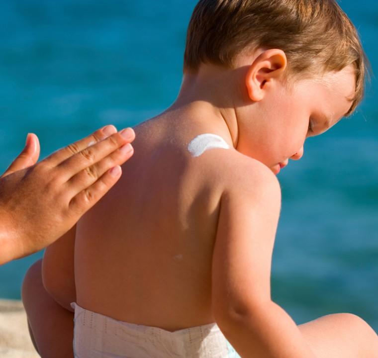 πως-να-βάλετε-αντηλιακό-στο-παιδί-χωρίς-γκρίνιες- πως-να-βάλετε-αντηλιακό-στο-παιδί-χωρίς-γκρίνιες-