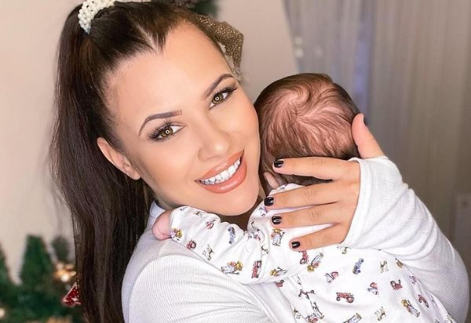 Λάουρα Νάργες: Το νέο βίντεο με τον γιο της να μπουσουλάει θα σας κάνει να λιώσετε