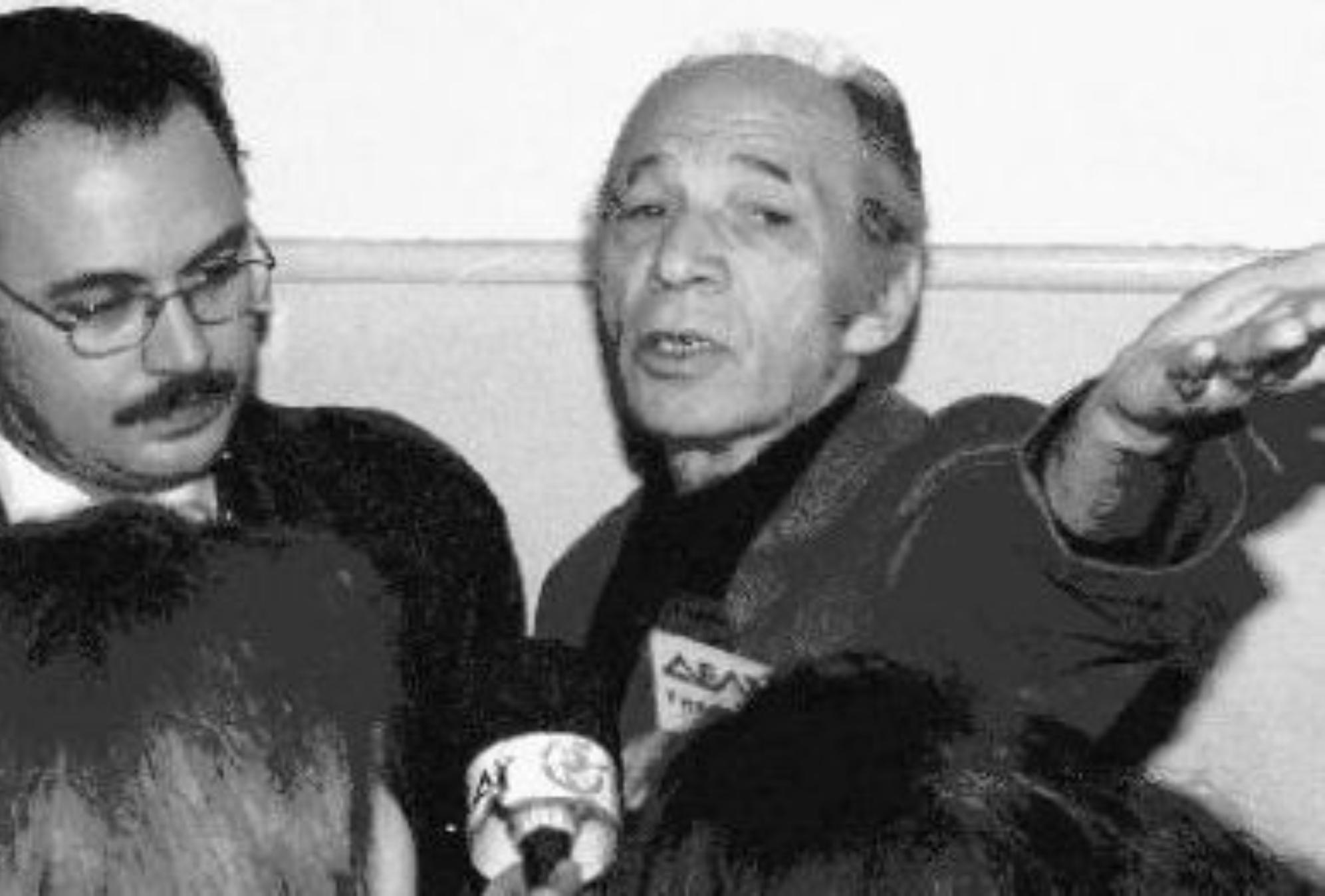 Άκης Πάνου: “Έλα, Παρ’ το και Ρίξε μου” Το βράδυ που σκότωσε τον αγαπητικό της κόρης του – Ένα έγκλημα τιμής που ίσως δεν έκανε