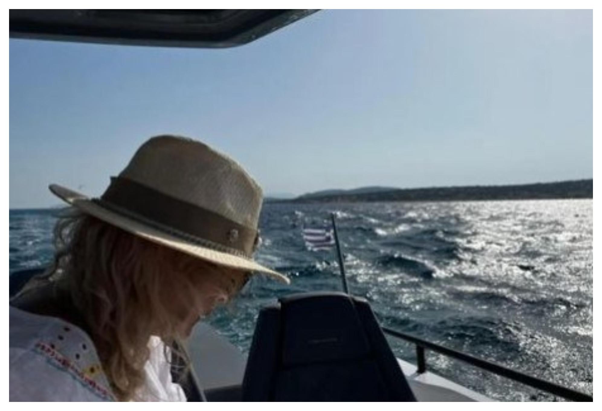 Αγγελική Νικολούλη: Διακοπές σε σκάφος με καλή παρέα με καλούς της φίλους