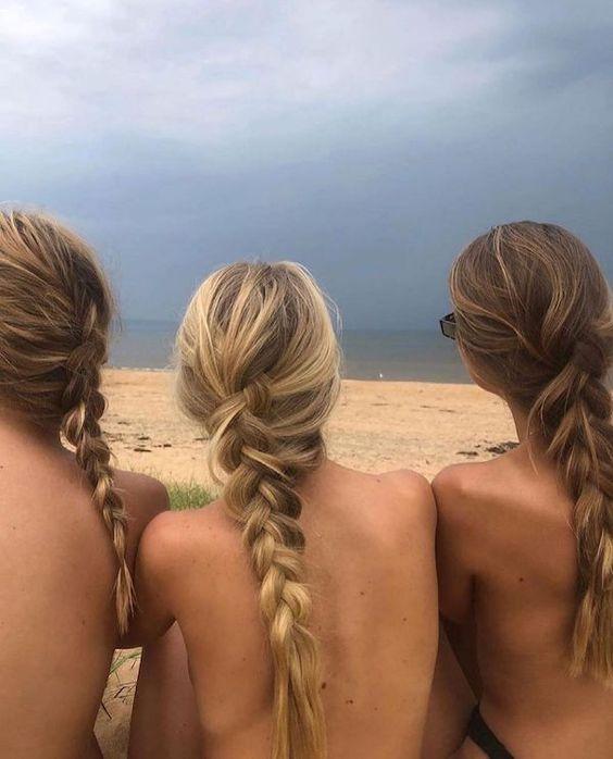 Μοντέρνα χτενίσματα που δεν ταλαιπωρούν τα μαλλιά στη παραλία: 18 ιδέες