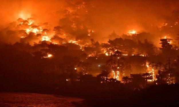 Εκτακτη Είδηση: Εκκενώνονται νέες περιοχές  στο Λουτράκι λόγω της φωτιας