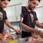 Όταν η μαμά δεν είναι σπίτι – Εφευρετικός μπαμπάς κάνει μπάνιο το μωρό ενώ πλένει τα πιάτα