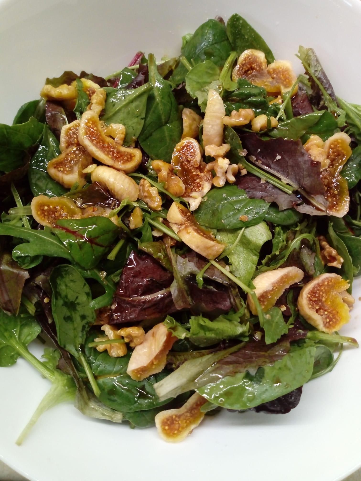 σαλάτα-με-σύκα-και-παντζαρόφυλλα-συνταγή- σαλάτα-με-σύκα-και-παντζαρόφυλλα-συνταγή-