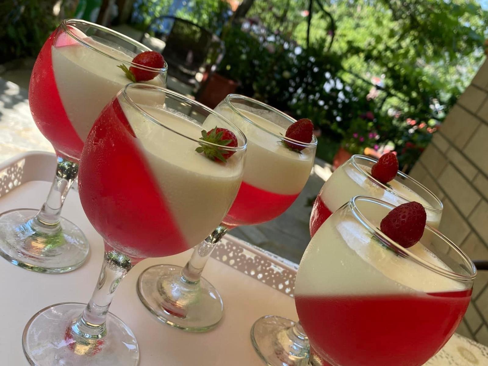 καλοκαιρινά-γλυκά-με-ζελέ-και-κρέμα-συνταγή-