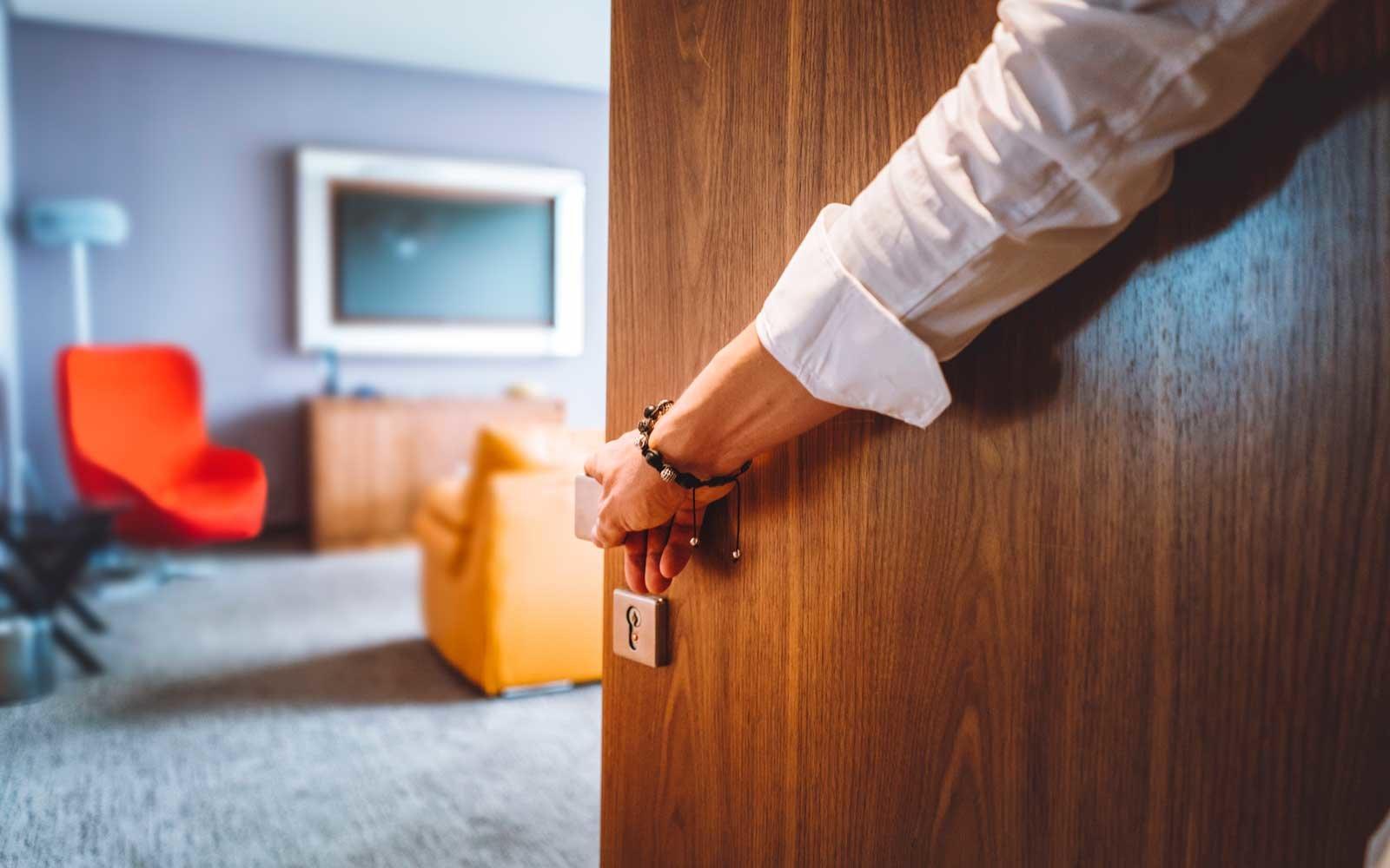 ποια-σημεία-στο-δωμάτιο-του-ξενοδοχείου-πρέπει-να-καθαρίσετε-